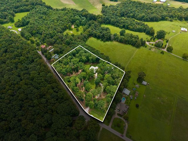 1 Lillie Ln, Lawrenceburg, TN 38464