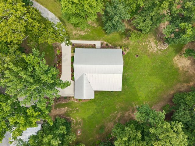 1 Lillie Ln, Lawrenceburg, TN 38464
