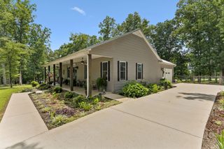 1 Lillie Ln, Lawrenceburg, TN 38464
