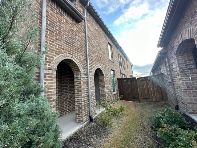 3942 Rochelle Lane, Heartland, TX 75126