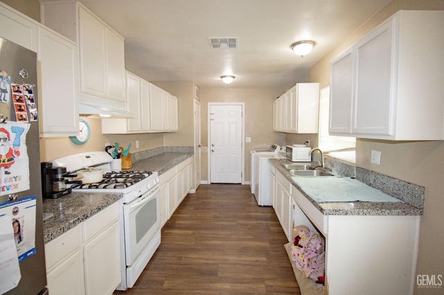 3013 Cornell Street, Bakersfield, CA 93305