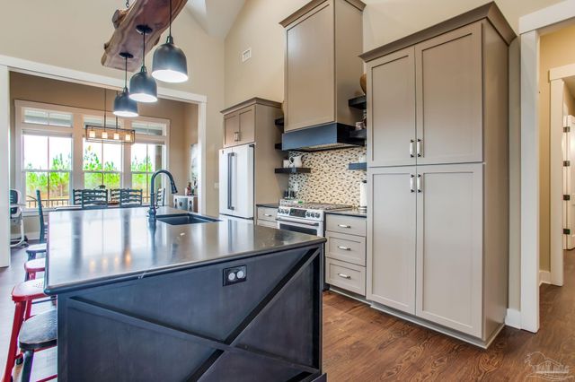 2110 Molino Bridge Rd, Pace, FL 32571