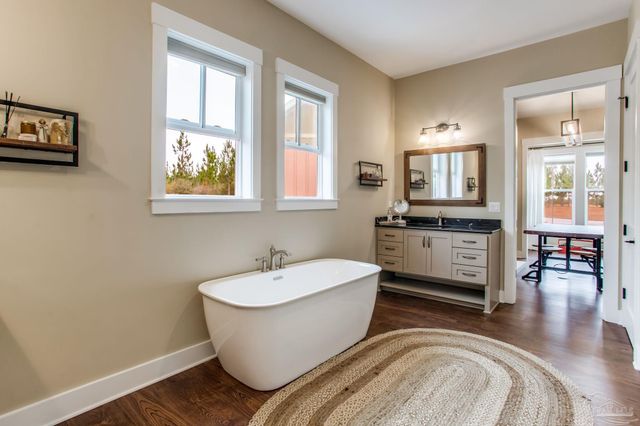 2110 Molino Bridge Rd, Pace, FL 32571