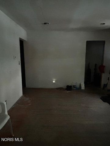 242 Sycamore Street, Fostoria, OH 44830