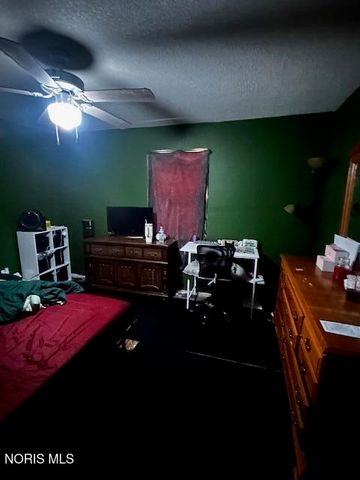 242 Sycamore Street, Fostoria, OH 44830