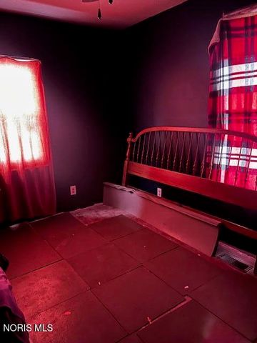 242 Sycamore Street, Fostoria, OH 44830