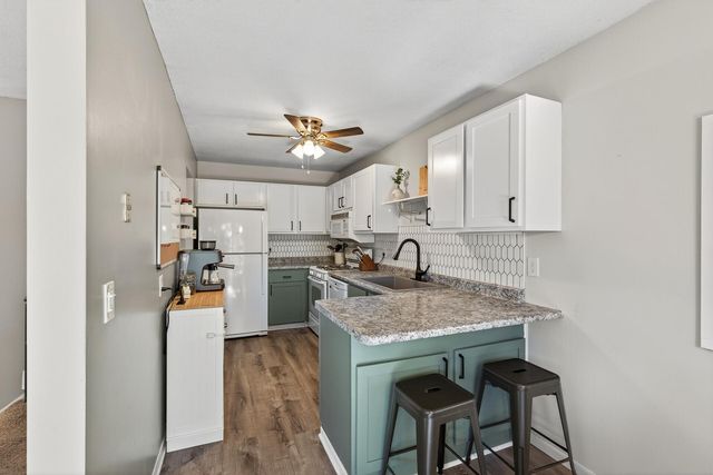 1302 Crestridge Lane N, Eagan, MN 55123