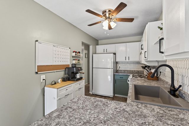 1302 Crestridge Lane N, Eagan, MN 55123