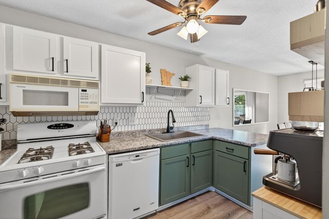 1302 Crestridge Lane N, Eagan, MN 55123