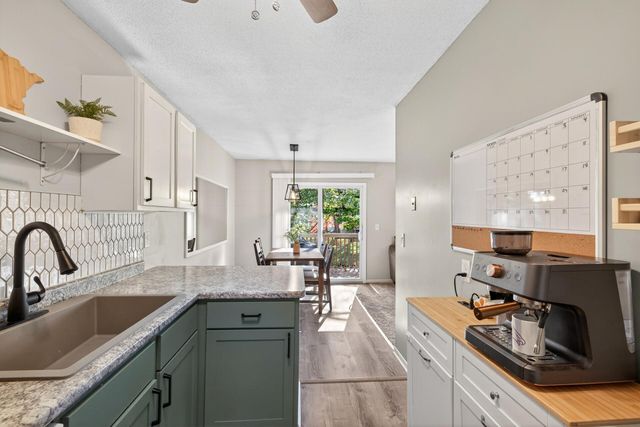 1302 Crestridge Lane N, Eagan, MN 55123