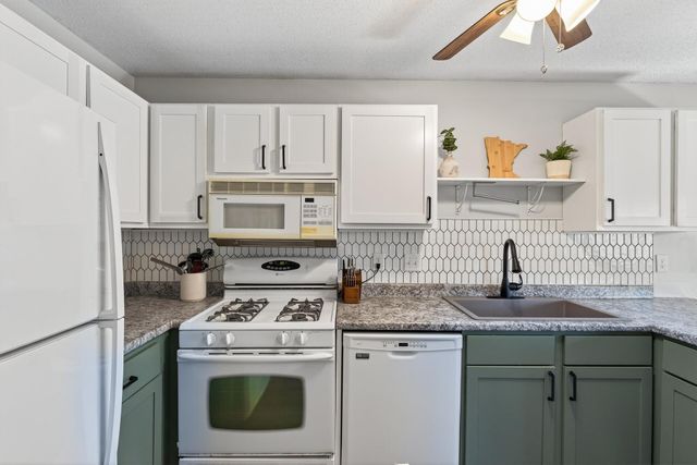 1302 Crestridge Lane N, Eagan, MN 55123