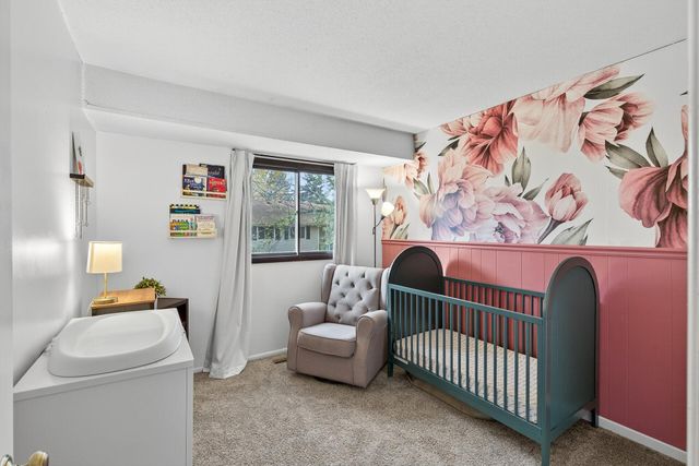 1302 Crestridge Lane N, Eagan, MN 55123