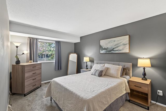 1302 Crestridge Lane N, Eagan, MN 55123