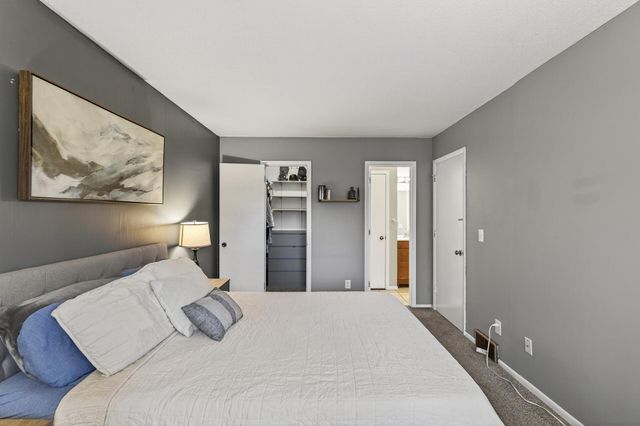 1302 Crestridge Lane N, Eagan, MN 55123