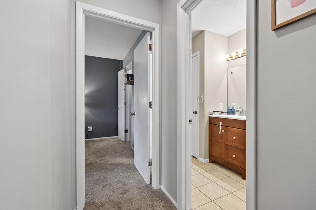 1302 Crestridge Lane N, Eagan, MN 55123