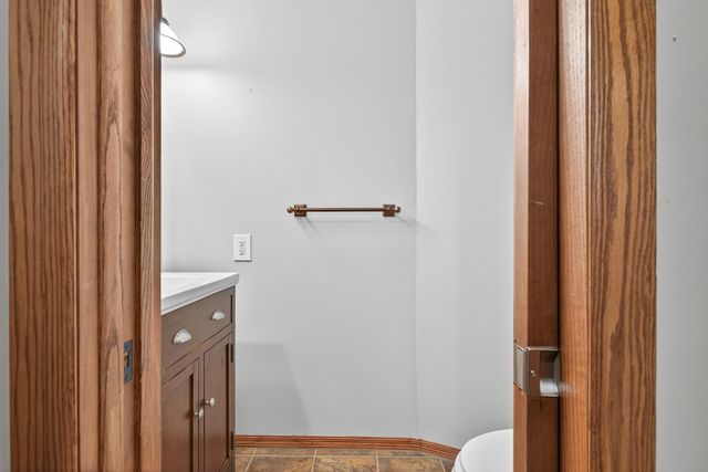 1302 Crestridge Lane N, Eagan, MN 55123