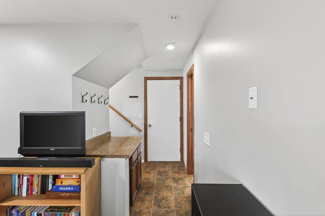 1302 Crestridge Lane N, Eagan, MN 55123