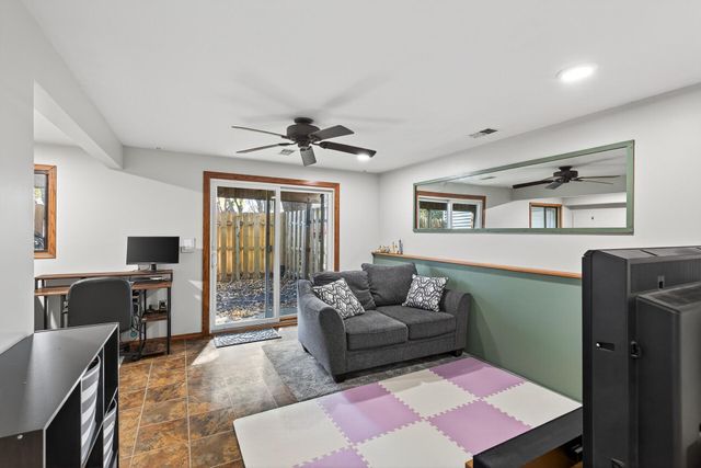 1302 Crestridge Lane N, Eagan, MN 55123