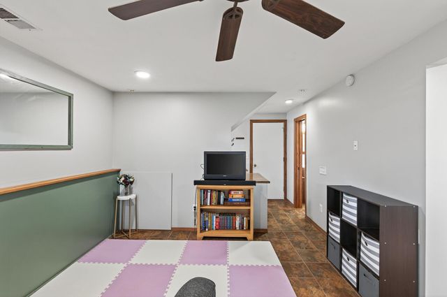 1302 Crestridge Lane N, Eagan, MN 55123