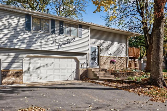 1302 Crestridge Lane N, Eagan, MN 55123