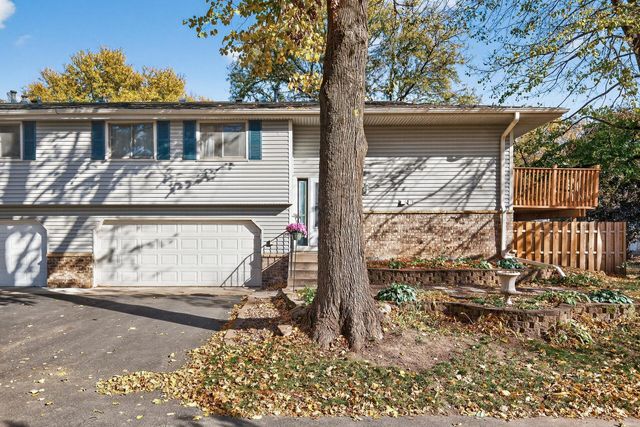 1302 Crestridge Lane N, Eagan, MN 55123