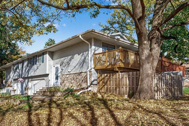 1302 Crestridge Lane N, Eagan, MN 55123