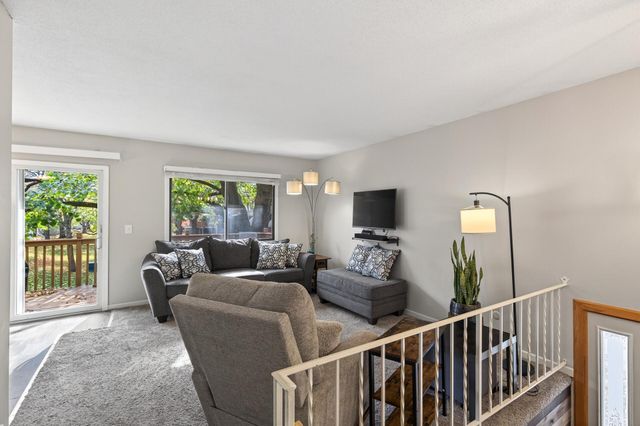 1302 Crestridge Lane N, Eagan, MN 55123