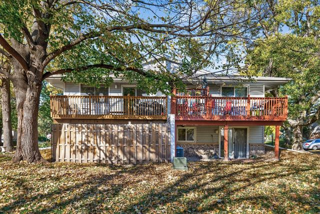 1302 Crestridge Lane N, Eagan, MN 55123