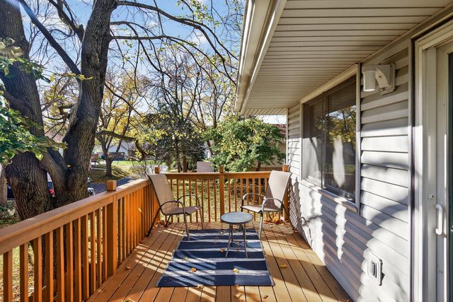 1302 Crestridge Lane N, Eagan, MN 55123