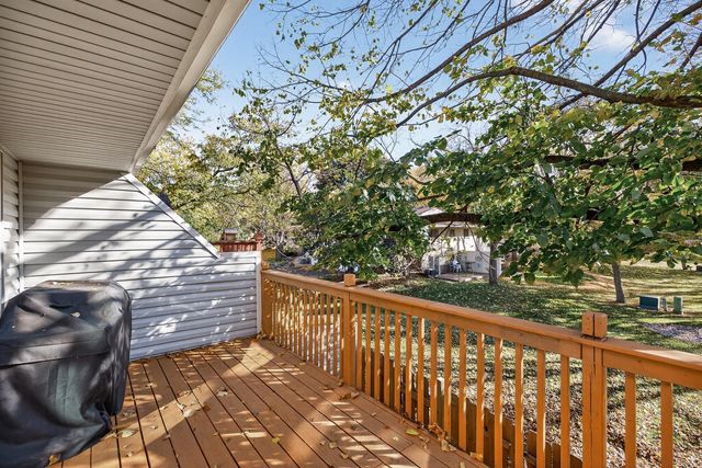 1302 Crestridge Lane N, Eagan, MN 55123