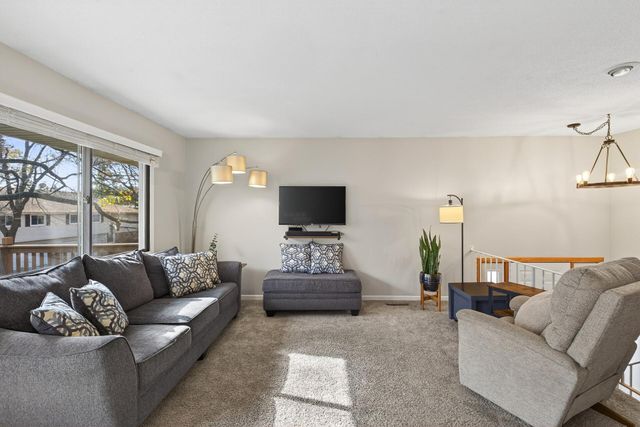 1302 Crestridge Lane N, Eagan, MN 55123