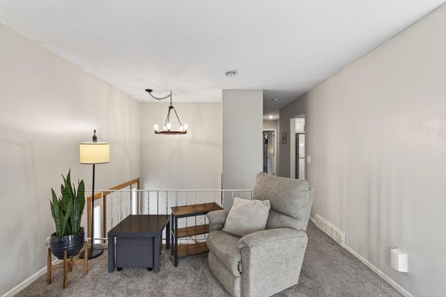 1302 Crestridge Lane N, Eagan, MN 55123