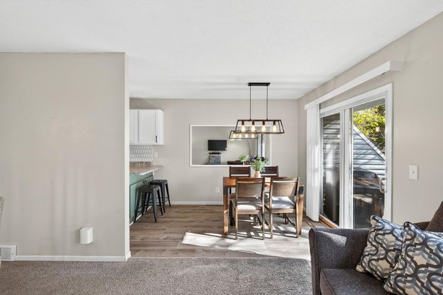 1302 Crestridge Lane N, Eagan, MN 55123