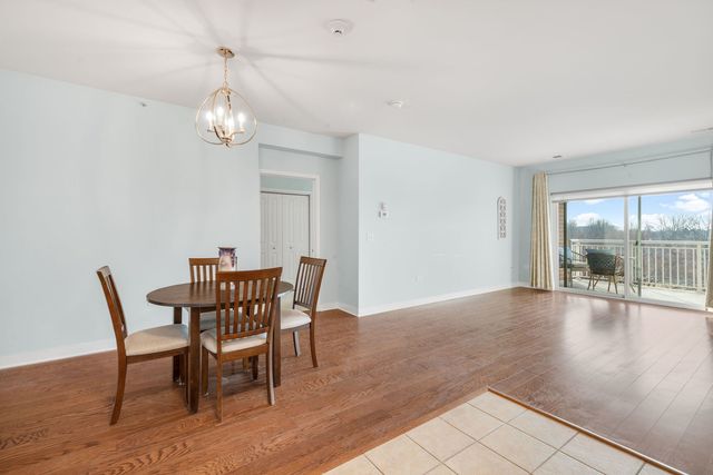 2692 Stone Circle 209, Geneva, IL 60134