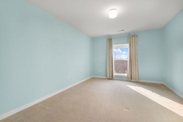 2692 Stone Circle 209, Geneva, IL 60134