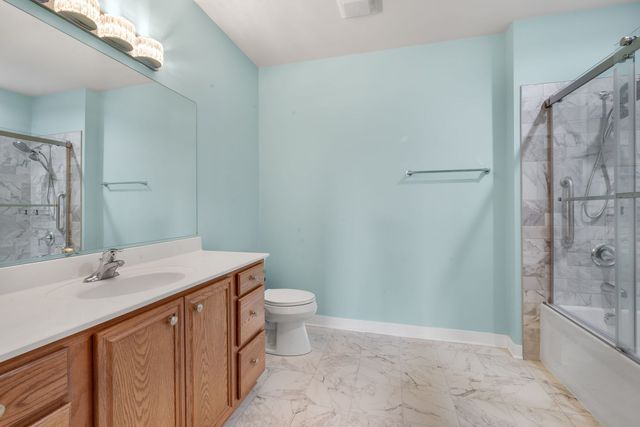 2692 Stone Circle 209, Geneva, IL 60134