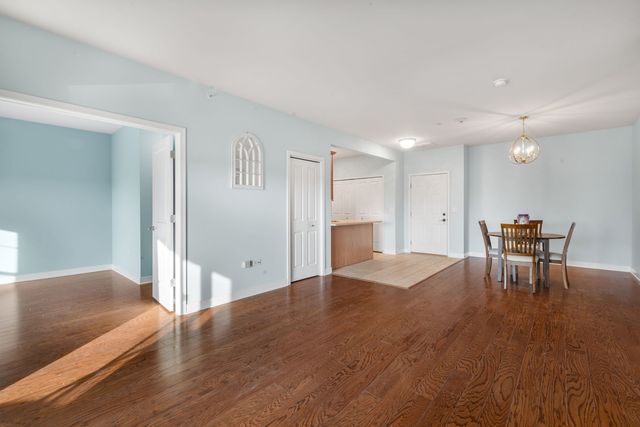 2692 Stone Circle 209, Geneva, IL 60134