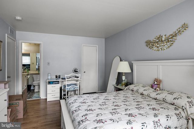 1563-A THORNWOOD DR, Mount Laurel, NJ 08054