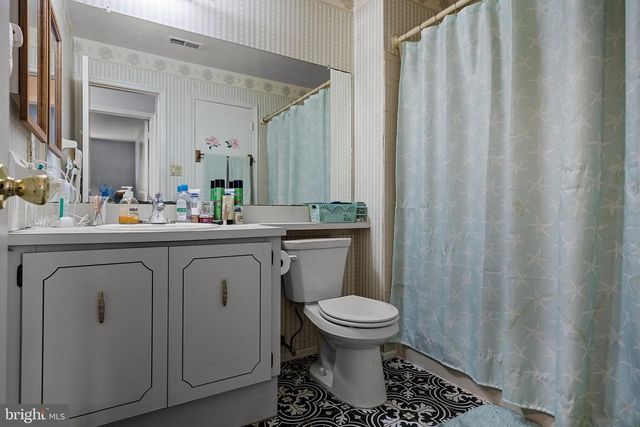 1563-A THORNWOOD DR, Mount Laurel, NJ 08054