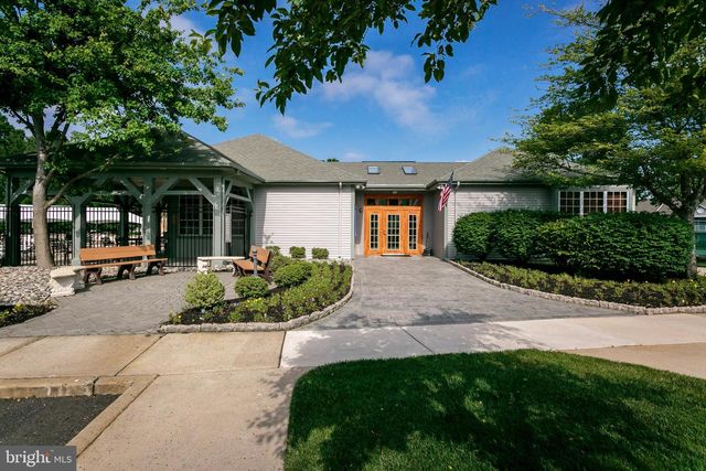 1563-A THORNWOOD DR, Mount Laurel, NJ 08054
