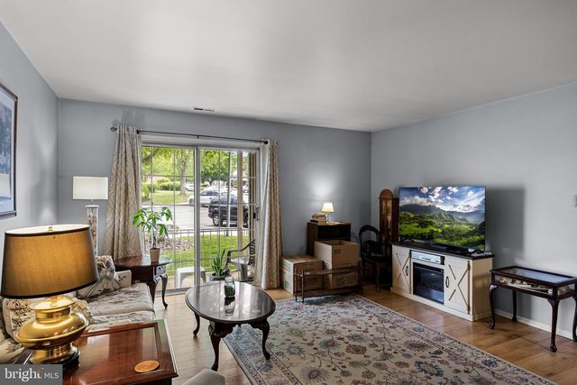 1563-A THORNWOOD DR, Mount Laurel, NJ 08054