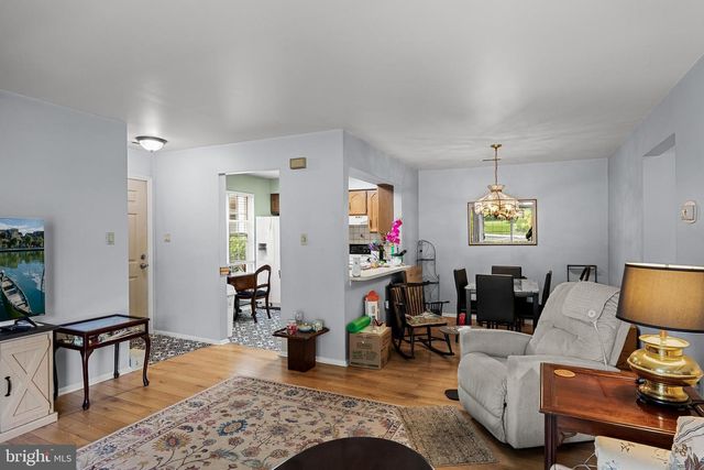 1563-A THORNWOOD DR, Mount Laurel, NJ 08054