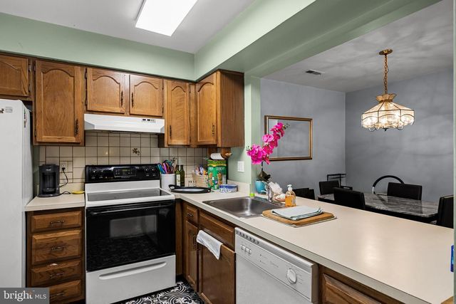 1563-A THORNWOOD DR, Mount Laurel, NJ 08054