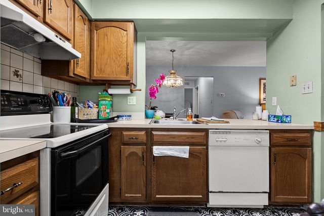 1563-A THORNWOOD DR, Mount Laurel, NJ 08054