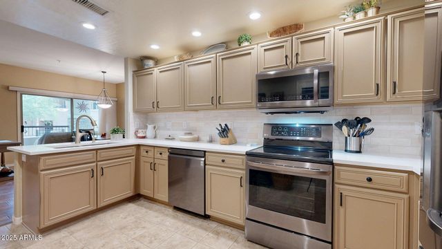 20121 N 76TH Street 1047, Scottsdale, AZ 85255