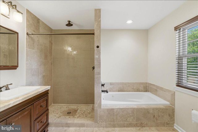 1433 MCLEAN MEWS CT, Mclean, VA 22101