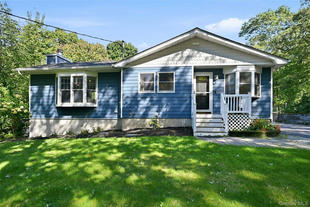 82 Oakwood Drive, Wading River, NY 11792