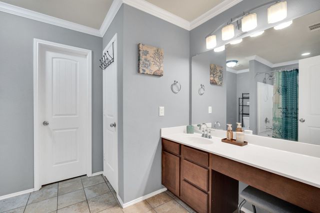 215 Stable Drive, Waxahachie, TX 75165