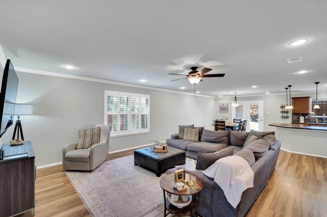 215 Stable Drive, Waxahachie, TX 75165