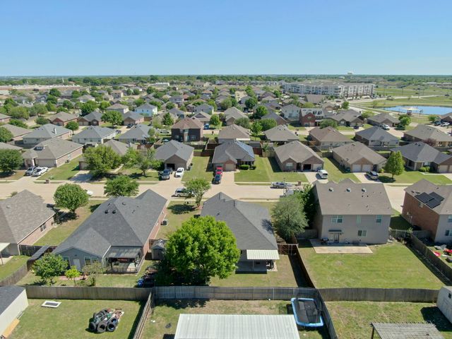 215 Stable Drive, Waxahachie, TX 75165